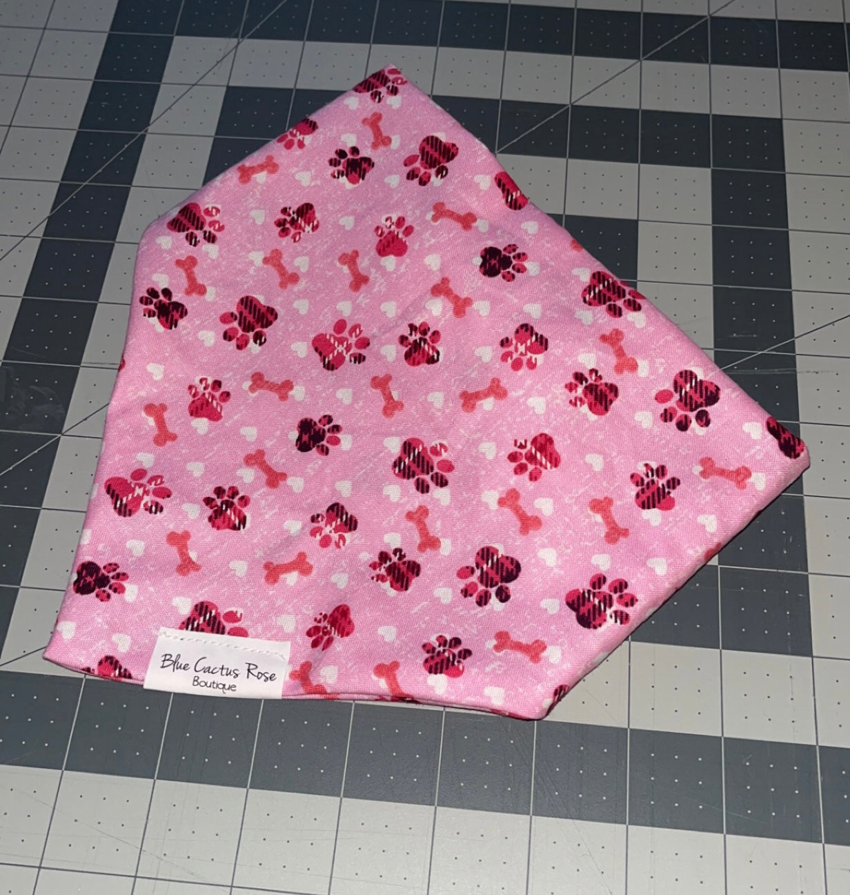 Pink dog bone (M)