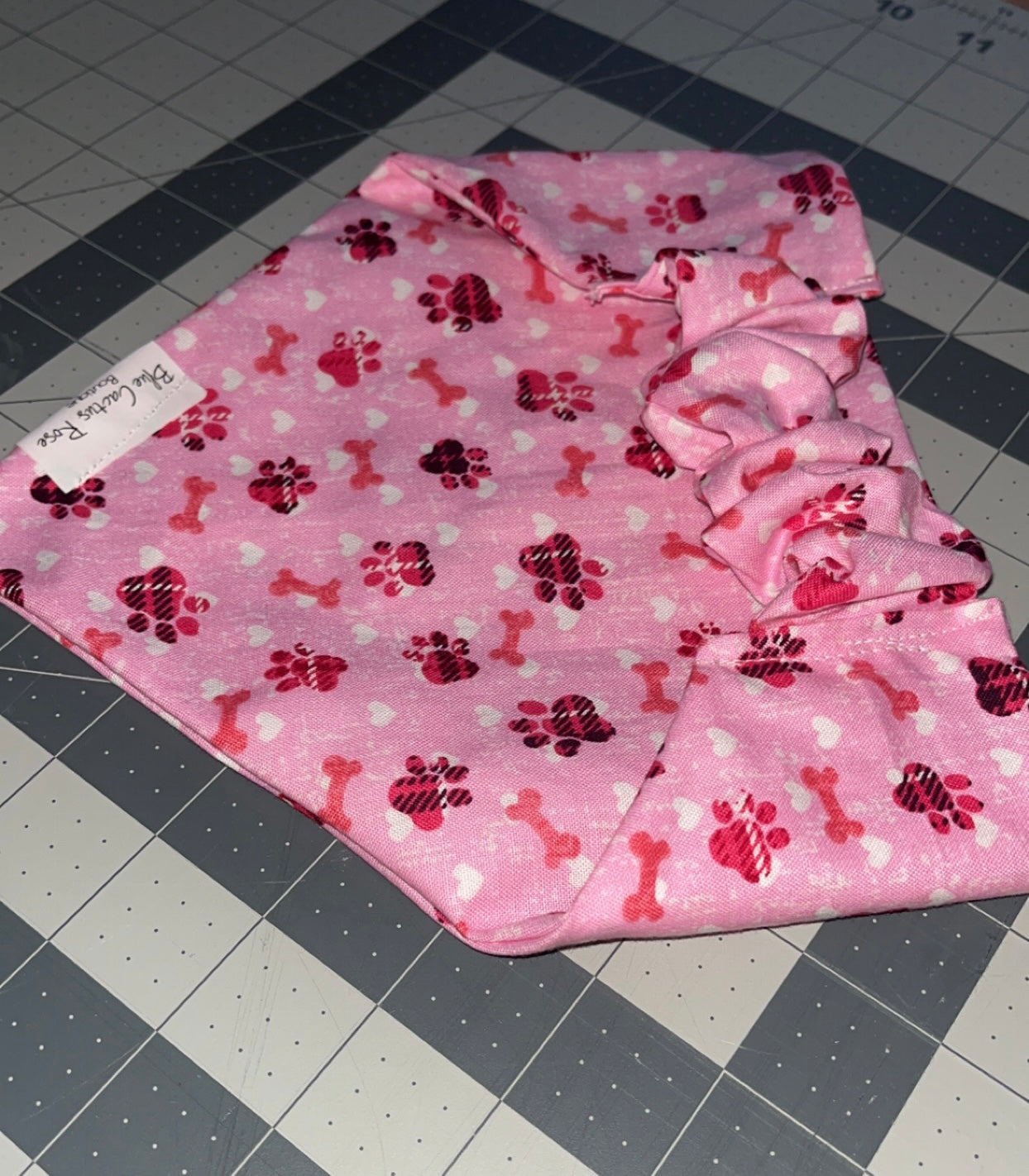 Pink dog bone (M)